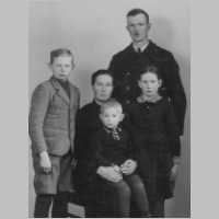 079-0142 Familie Theodor Rahlf im Jahre 1942. (Haus 124).jpg